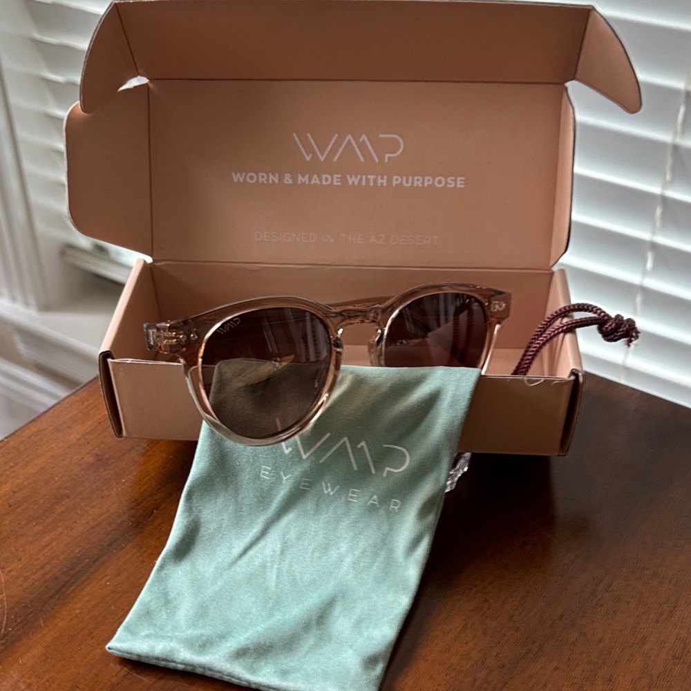 Women's Sunglasses - Brown
Worn & Made With Purpose
Comes as shown